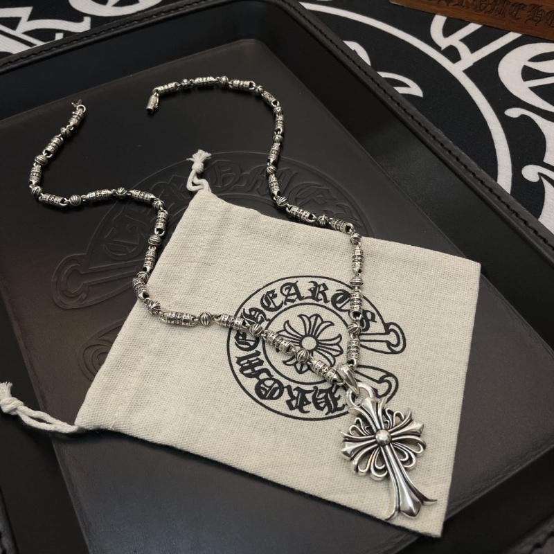 Ch*0me He**ts necklaces